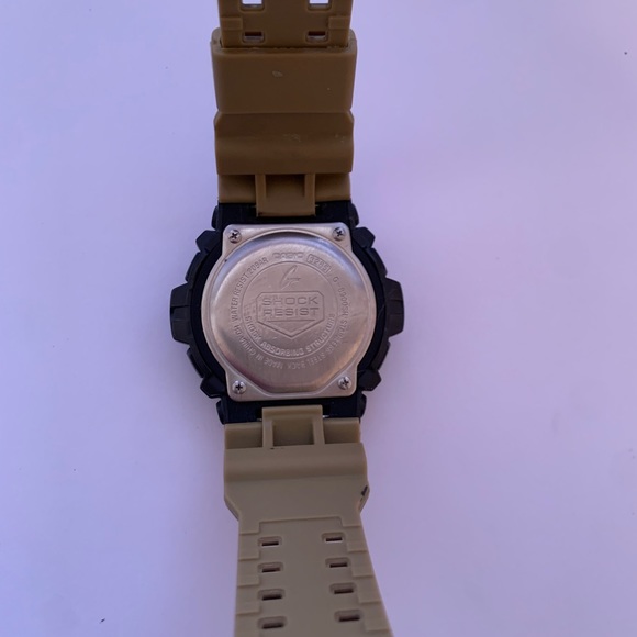 Men’s G-shock watch with third party camo band - Picture 2 of 2